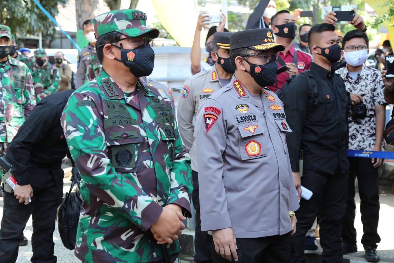 Kapolri Mapping Kebutuhan Masyarakat Terdampak PPKM Darurat di Bandung