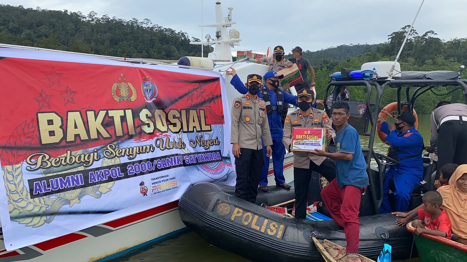 Alumni Akpol Angkatan 2000 Bagikan Sembako di Kepulauan Tapunopaka Konut