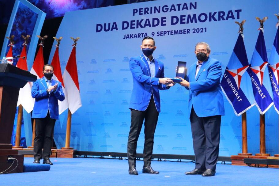 Disaksikan Puluhan Ribu Kader, Demokrat Anugrahkan Penghargaan untuk 35 Senior Partai