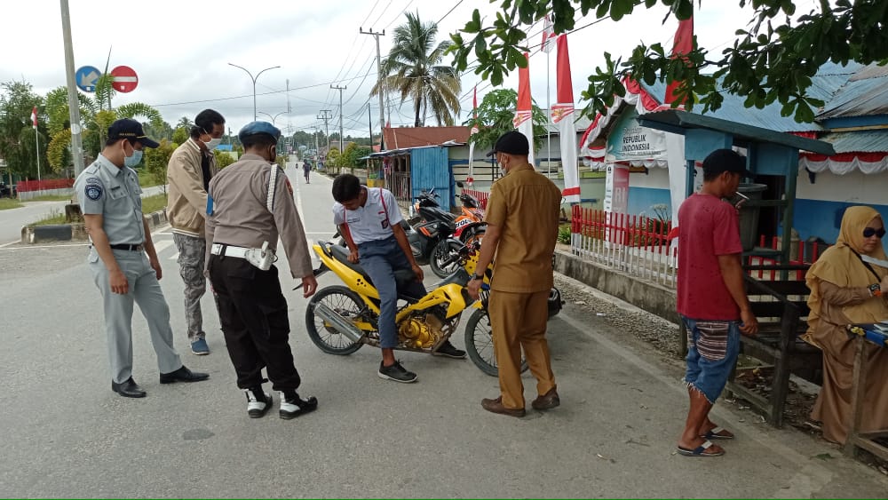 Tertibkan Pajak Kendaraan Bermotor, Samsat dan Polsek Wawonii Gelar Operasi Gabungan