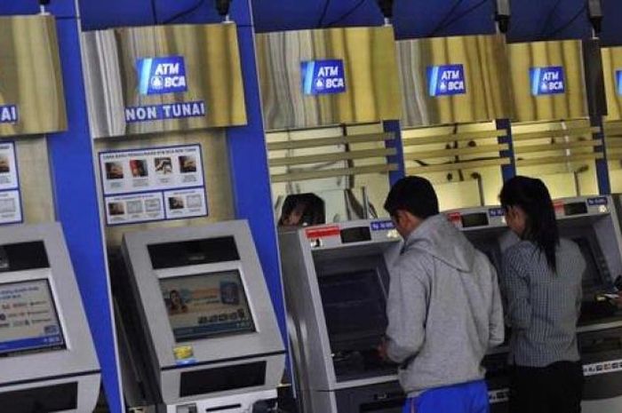 Mulai Hari Ini BCA Blokir ATM Strip Magnetik, Simak Cara Beralih ke Kartu Berbasis Chip