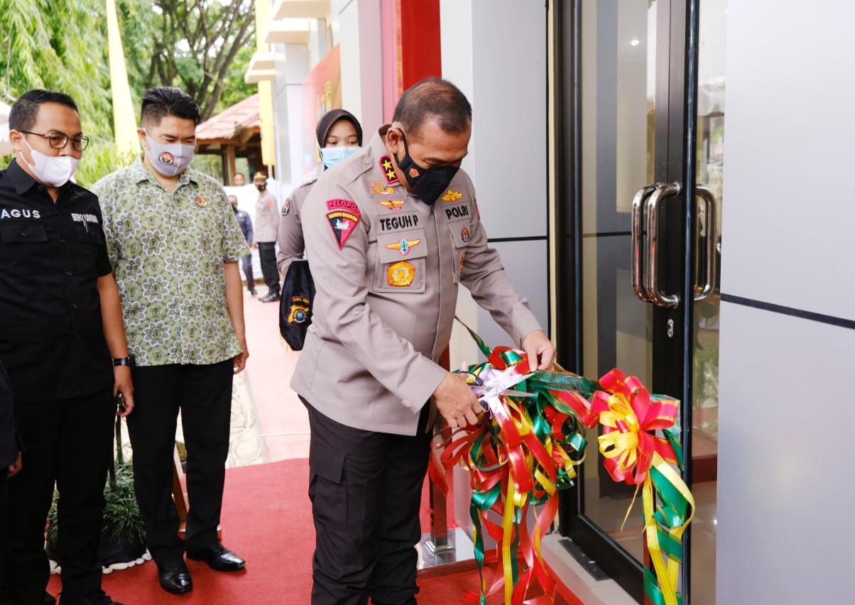 Brigjen Pol Teguh Pristiwanto Resmikan Balai Wartawan di Polda Sultra