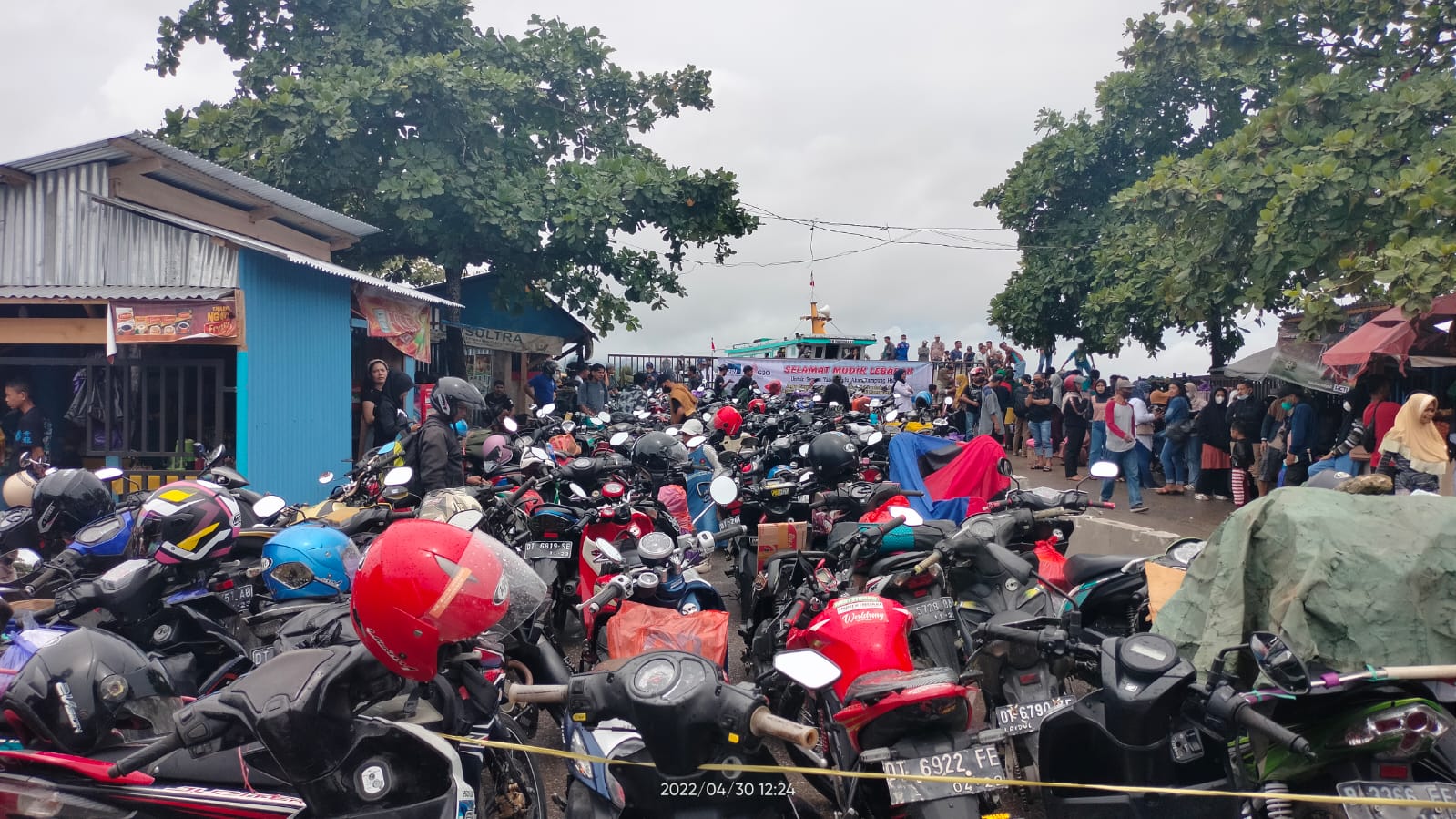 Jelang Lebaran Idul Fitri, Bagini Kondisi Arus Mudik di Pelabuban Kapal Feri Kendari-Langara