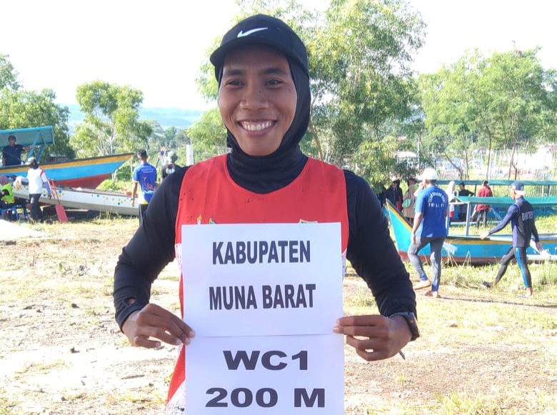 Ade Karmila, Atlet Dayung Putri Mubar Raih Medali Emas di Porprov XIV Sultra