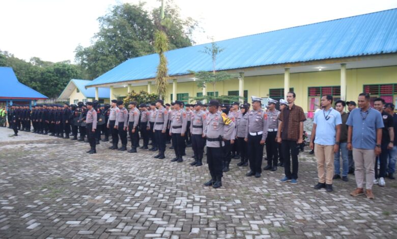 Ratusan Anggota Polresta Kendari Amankan Debat Publik Cabup dan Cawabub Konkep